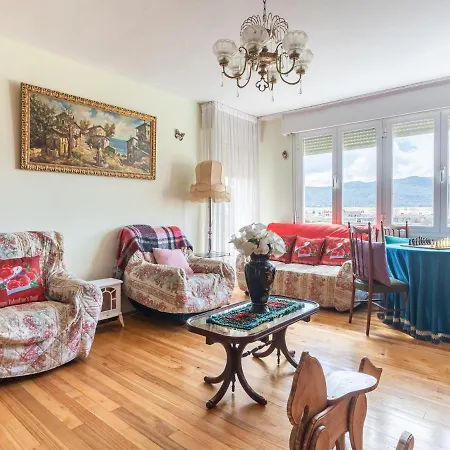 Simplistic In With Garden Villarcayo